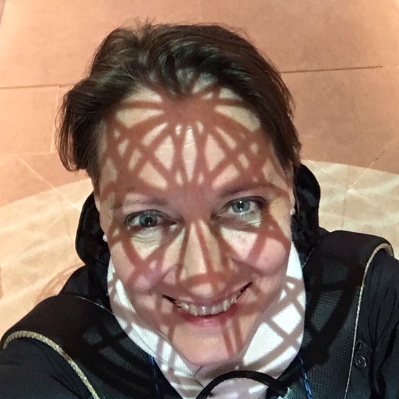 Meet your Posher, Alexandra - Picture 2 of 2